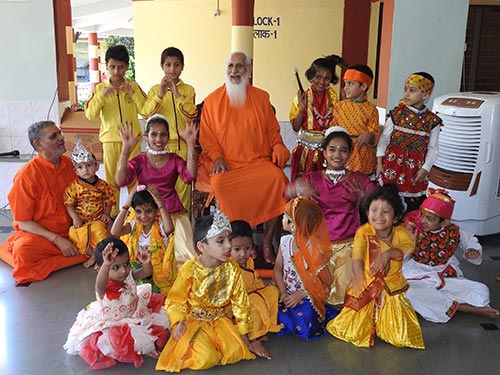 Gurudev with children